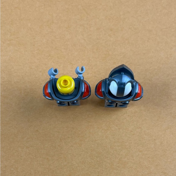 LEGO Nexo Knights Lance Flat Silver Visor Armor nex001 Minifigure Lot of 2 2” - Picture 5 of 6